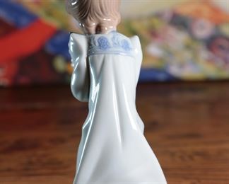 Lladro 5712 Girl With Cat Porcelain Figurine 7 inches high