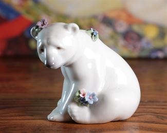 Lladro 6356 Seated Polar Bear With Flowers Porcelain Figurine 3.5 inches high