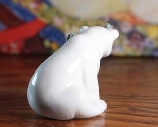 Lladro 6356 Seated Polar Bear With Flowers Porcelain Figurine 3.5 inches high