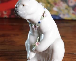 Lladro 6355 Resting Polar Bear With Flowers Porcelain Figurine 5 inches high
