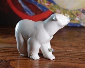 Lladro 6354 Attentive Polar Bear With Flowers Porcelain Figurine 4 inches high