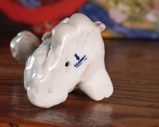 Lladro 4676 Nativity Shepherd Boy With Lamb Porcelain Figurine 6 inches high