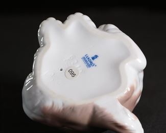 Lladro 6210 Gentle Surprise Dog with Butterfly #2 Porcelain Figurine