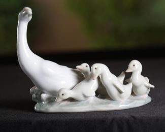 Lladro 1307 Little Ducks After Mother Porcelain Figurine 4 inches high