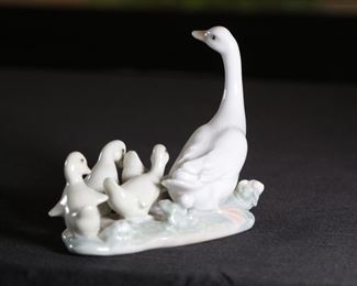 Lladro 1307 Little Ducks After Mother Porcelain Figurine 4 inches high