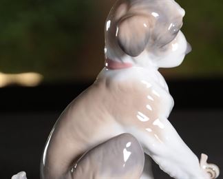 Lladro 6211 New Friend Dog with Snail Porcelain Figurine 5.25 inches high