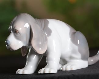 LLadro 1071 Sad Beagle Puppy Dog Porcelain Figurine 3.5 inches high