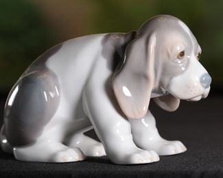 LLadro 1071 Sad Beagle Puppy Dog Porcelain Figurine 3.5 inches high