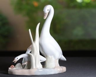 Casades Porcelain Geese figurine 7 inches high