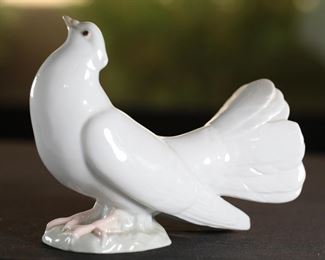 Lladro 1015 White Peace Dove Porcelain Figurine 5.75 inches high