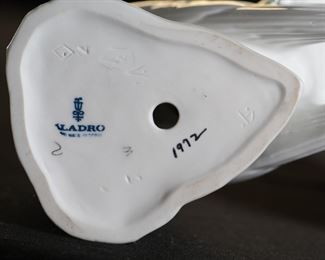 Lladro 1016 Fan Tail Dove Fan Porcelain Figurine 8.25 inches high.