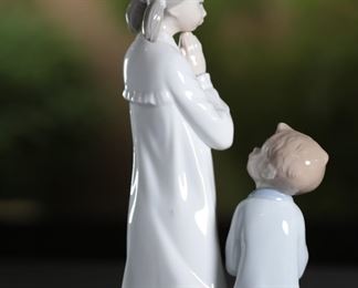 Lladro 4779 Teaching to Pray Girl & Boy Children Praying Porcelain Figurine 9 inches high