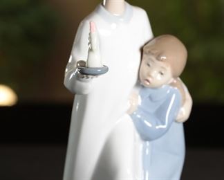 Lladro Lladro 4874 Children in Nightshirts Porcelain Figurine 8.5 inches high