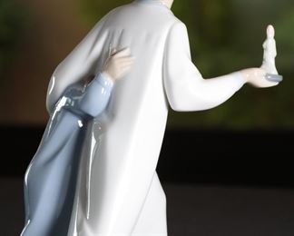 Lladro Lladro 4874 Children in Nightshirts Porcelain Figurine 8.5 inches high