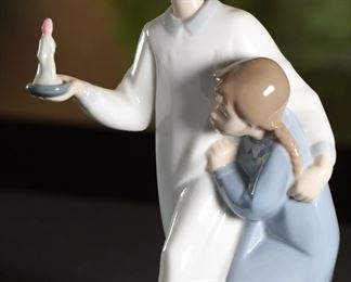 Lladro Lladro 4874 Children in Nightshirts Porcelain Figurine 8.5 inches high