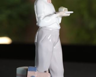 Lladro 5877 Guest of Honor boy with Cake Porcelain Figurine 8.5 inches high