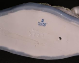 Lladro 5722 Follow Me Swan with Babies Porcelain Figurine 4.5 inches high