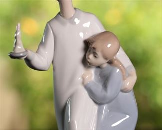 Lladro 4874 Children in Nightshirts Porcelain Figurine #2 8.5 inches high.