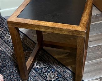 Single End Table 20 x 16.25 x 15in HxWxD
