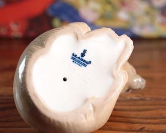 Lladro 1206 Seated Brown Bear Porcelain Figurine 3.25 inches high