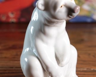 Lladro 1208 Sitting Polar Bear Porcelain Figurine 5 inches high