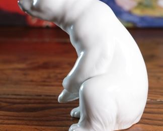 Lladro 1208 Sitting Polar Bear Porcelain Figurine 5 inches high