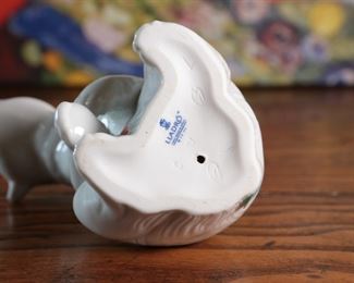 Lladro 1208 Sitting Polar Bear Porcelain Figurine 5 inches high