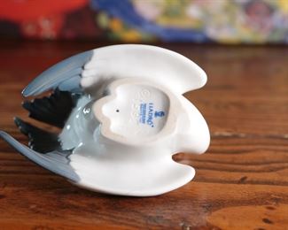 Lladro 1599 Nesting Crane Porcelain Figurine 3 inches high