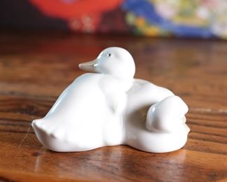 NAO by LLadro Ducklings All Snuggled Porcelain Figurine 2.5 inches high.