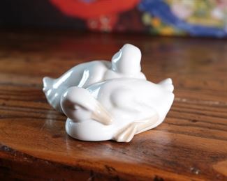 Lladro 1599 Nesting Crane Porcelain Figurine 3 inches high