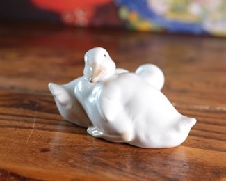 NAO by LLadro Ducklings All Snuggled Porcelain Figurine 2.5 inches high.