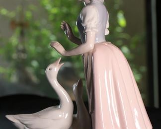 Duncan Royale Girl with Geese Porcelain Figurine 10.5 inches high