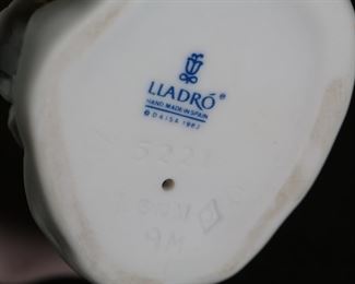 Lladro 5222 Pretty Pickings Girl with Flower Basket Porcelain Figurine Matte Finish 6.75in H