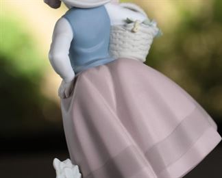 Lladro 5222 Pretty Pickings Girl with Flower Basket Porcelain Figurine Matte Finish 6.75in H