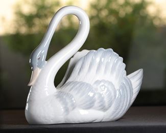 NAO by Lladro Swan Planter Porcelain Figurine 8.5 inches high