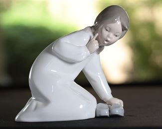 Lladro 4523 Little Girl With Slippers Porcelain Figurine 5.25 inches high.