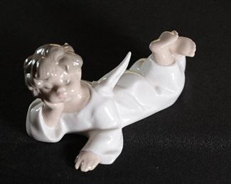 Lladro 4541 Angel Laying Down Porcelain Figurine 3 inches high