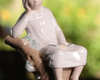 Lladro 4876 Thinking Boy Porcelain Figurine 8.5 inches high.