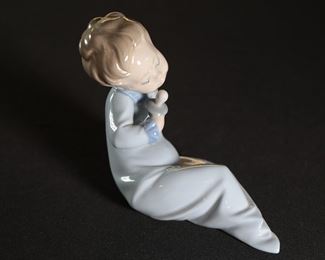 Lladro 5099 Baby with Pacifier Porcelain Figurine 4.5 inches high.