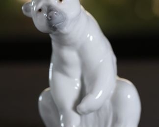 Lladro 1208 Resting Polar Bear Porcelain Figurine 4.5 inches high.