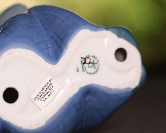 Porcelana De Cuernavaca Mexico Sitting Clown Porcelain Figurine 7 inches high