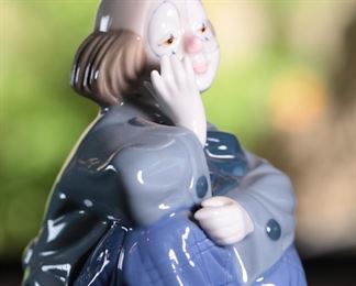 Porcelana De Cuernavaca Mexico Sitting Clown Porcelain Figurine 7 inches high