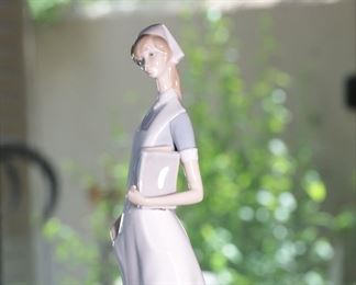 Lladro 4603 Making Rounds Nurse Porcelain Figurine	14 inches high	

