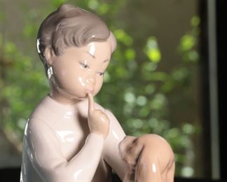 Lladro 4522 Boy With Dog Porcelain Figurine	8 inches high	
