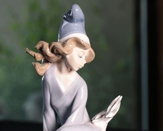 Lladro 1477 Star Gazing Fairy with Wand & Stars Porcelain Figurine 	7.5 inches high.	
