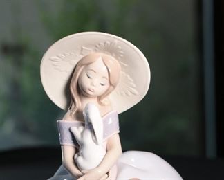 Lladro 6741 Bunny Kisses Porcelain Figurine	7.5 inches high.	
