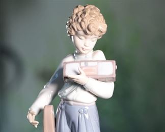 Lladro 5810 Musically Inclined SIGNED Porcelain Figurine	9 inches high	
