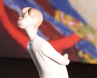 Lladro 4869 Goodnight Blowing Kiss Boy in Pajamas Porcelain Figurine	8.5 inches	
