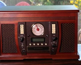 Innovative Technology Retro Stereo  CD 5-in-1 Wooden Music Center ITVS-750 Turntable 	12.5 x 20 x 14in	
