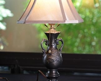 Vase Metal Lamp Single	20.5 x 10 x 10in	
